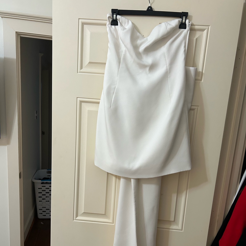 Meshki White Strapless Sleeveless Bridal Gown